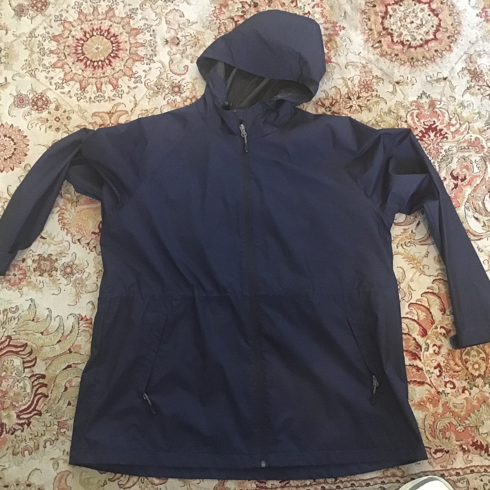 32 Defrees Cool Lightweight Windbreaker